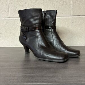 Dark Brown Kenneth Cole boot size 7